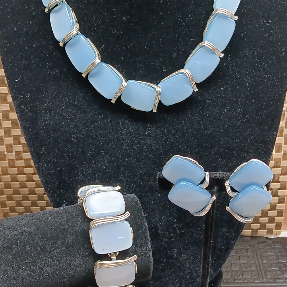 Chic Silver and Blue Necklace Set